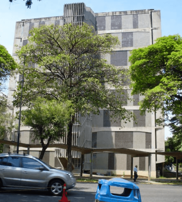 Fachadas del Edificio Facultad de Farmacia, UCV